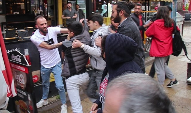 Şehir eşkıyaları önce çocuğu ardından araya giren esnafı tekme tokat dövdü