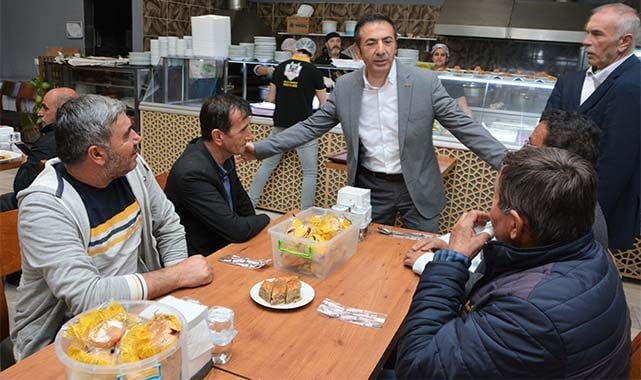 İFTARINI KAMYON VE TIR GARAJI'NDAKİ ŞOFÖR ESNAFIYLA YAPTI
