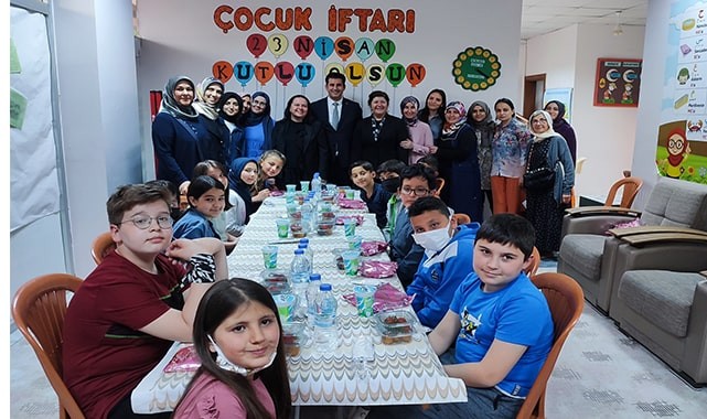 BAŞKAN GÜNGÖR 23 NİSAN ULUSAL EGEMENLİK VE ÇOCUK BAYRAMI’NDA İFTARINI ÇOCUKLARLA AÇTI