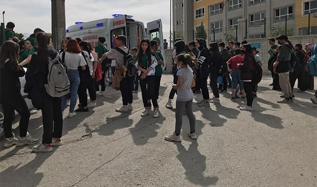 14 yaşındaki çocuk, lise öğrencisini okulun önünde defalarca bıçakladı