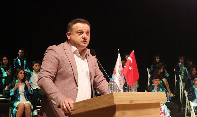 DENİZLİ ÇÖZÜM KOLEJİNDE ÖĞRENCİLER MEZUNİYET COŞKUSU YAŞADI
