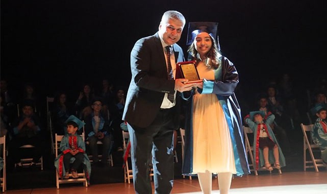 DENİZLİ ÇÖZÜM KOLEJİNDE ÖĞRENCİLER MEZUNİYET COŞKUSU YAŞADI