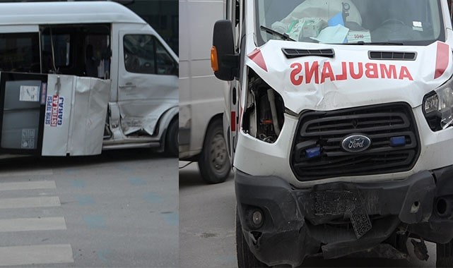 Hasta taşıyan ambulans dolmuşla çarptı; 2 yaralı