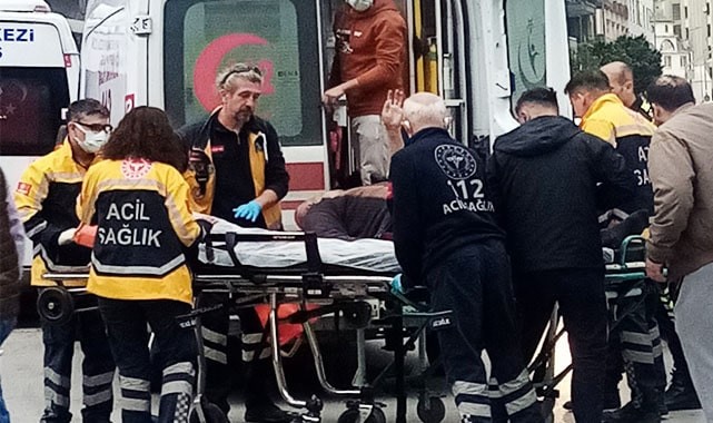 Hasta taşıyan ambulans dolmuşla çarptı; 2 yaralı