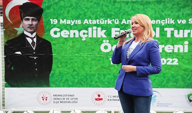 GENÇLİK TURNUVASI’NDA ŞAMPİYONLAR KUPALARINI ALDI