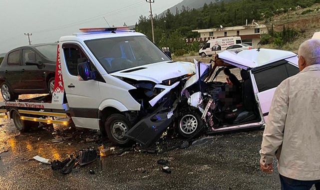 Otomobil karşı şeride geçti: 1 ölü, 2 yaralı