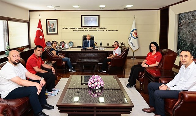 Yüzme tutkusu şampiyonluk getirdi