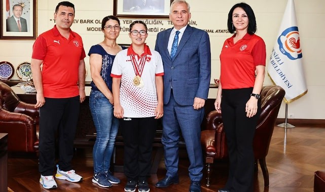 Yüzme tutkusu şampiyonluk getirdi