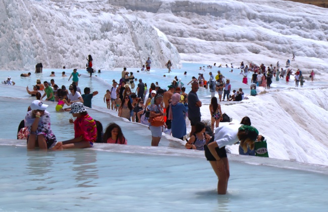 Pamukkale'de bayram yoğunluğu