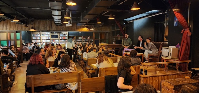 Arpacı, "Gençliğin Yüzleri" programında gençlerle biraraya geldi.