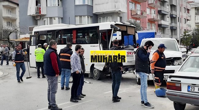 Freni patlayan midibüs, caddeye daldı: 2 yaralı