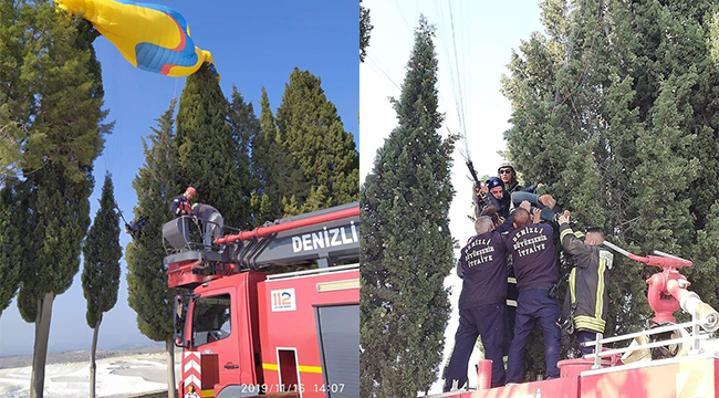 Paraşütçüler, ağaçta asılı kaldı