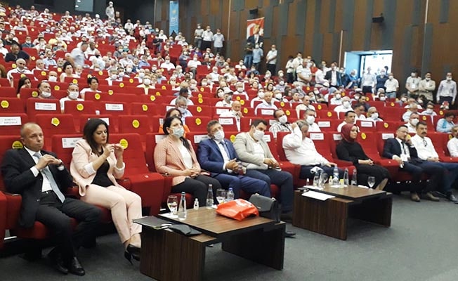Raziye Akışık 16 Oy Farkla İl Başkanı Oldu