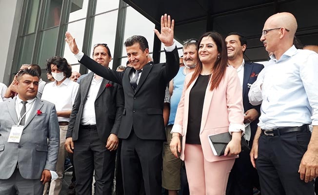 Raziye Akışık 16 Oy Farkla İl Başkanı Oldu