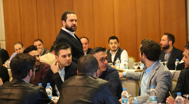 Genç işadamları, hızlı tanışmayı öğrendi