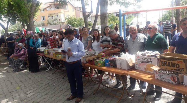 Çocuklar hediye ve ikrama doydu