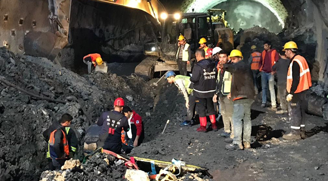 Göçük altında kalan işçi yaşamını yitirdi