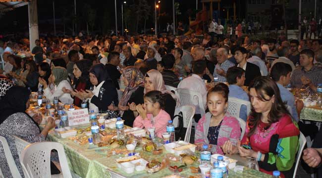 ZEYBEKCİ, KÖYÜNDE İFTAR VERDİ