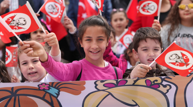 23 NİSAN COŞKUSU YÜRÜYÜŞLE BAŞLADI