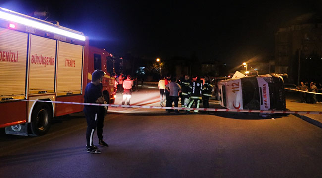 Denizli'de ambulans ile otomobil çarpıştı: 7 yaralı