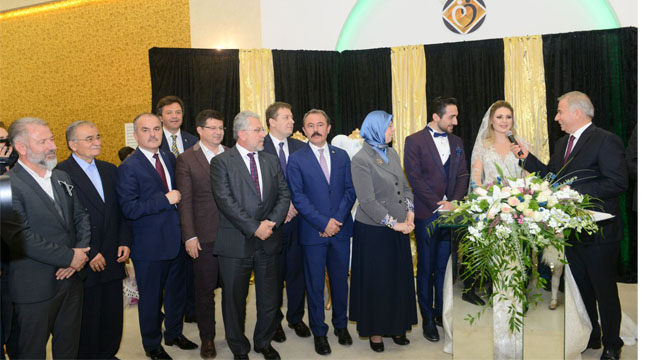 SİYASET  VE İŞ DÜNYASI BU DÜĞÜNDE BULUŞTU