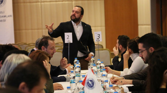 Genç işadamları, hızlı tanışmayı öğrendi