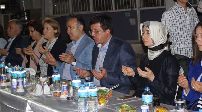 ZEYBEKCİ, KÖYÜNDE İFTAR VERDİ