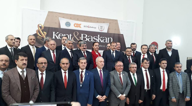 "YILIN BELEDİYE BAŞKANI" ÖDÜLÜ GÜLBAY'IN