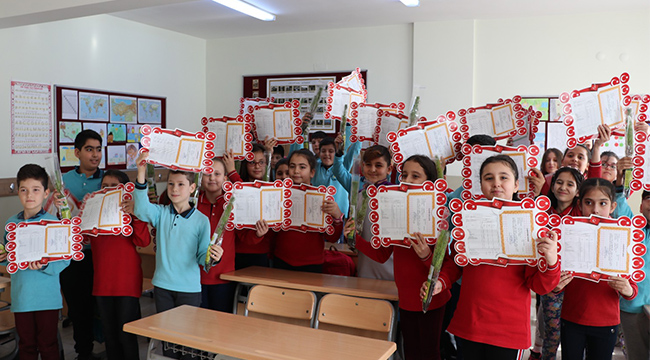 189 BİN ÖĞRENCİ KARNE ALDI
