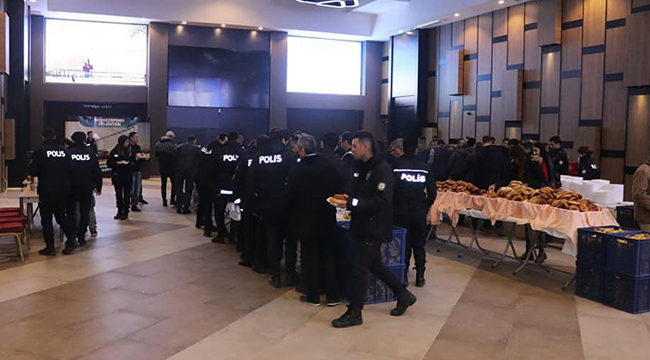 Polise açık büfe kahvaltı