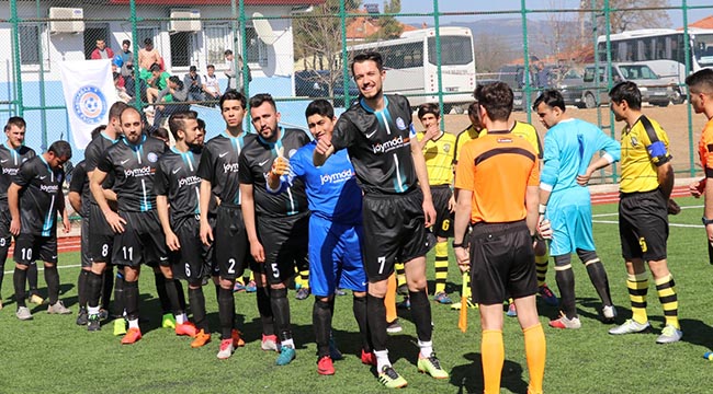 Yeşil sahada sürpriz evlilik teklifi