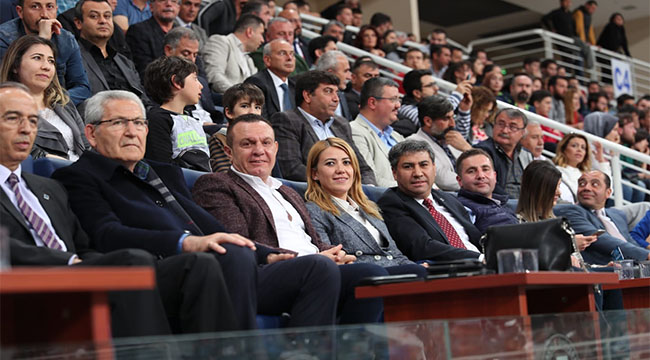 Şeniz Doğan'a Sarı Gelin tezahüratı
