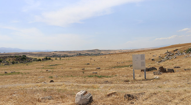 Antik stada giden tarihi yol gün ışığına çıkarılıyor
