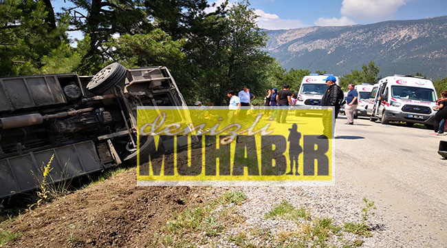 Denizli'de öğretmen ve öğrencileri taşıyan servis kaza yaptı