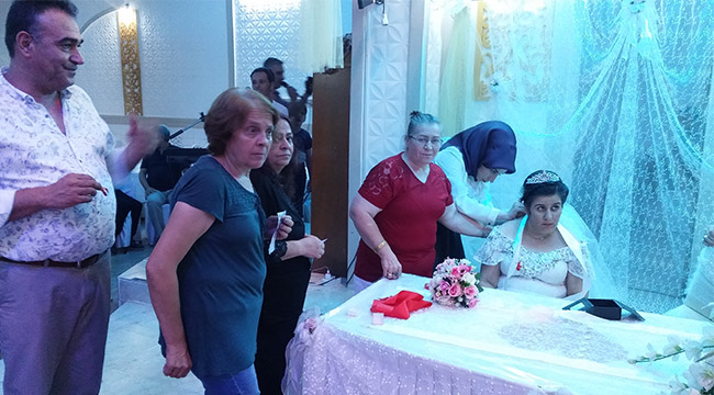 Ailesi, Ülkü'ye damatsız düğün yaptı
