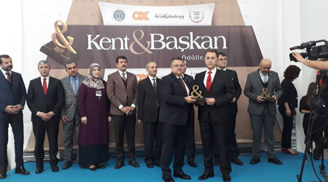 "YILIN BELEDİYE BAŞKANI" ÖDÜLÜ GÜLBAY'IN