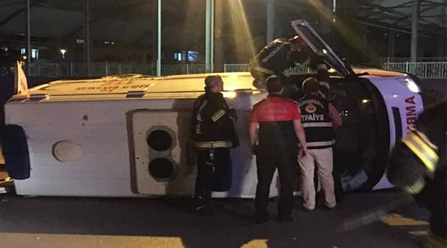 Denizli'de ambulans ile otomobil çarpıştı: 7 yaralı