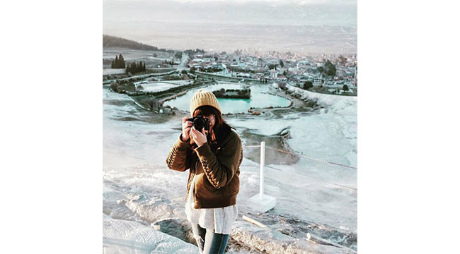 TAYLAND’LI SANATÇI PAMUKKALE’Yİ FOTOĞRAFLADI