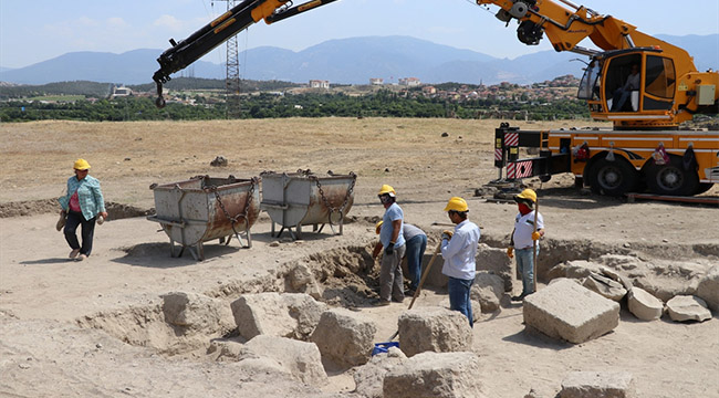 Antik stada giden tarihi yol gün ışığına çıkarılıyor