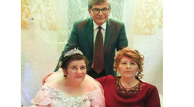 Ailesi, Ülkü'ye damatsız düğün yaptı