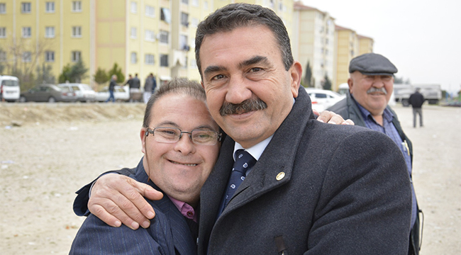 DİVARCI'YA MİTİNG HAVASINDA KARŞILAMA