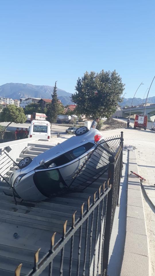 Yaya Geçidine Düştü