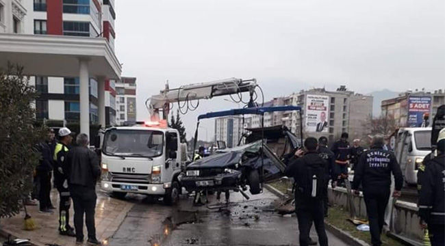 Denizli'de otomobil bariyere çarptı: 1 yaralı