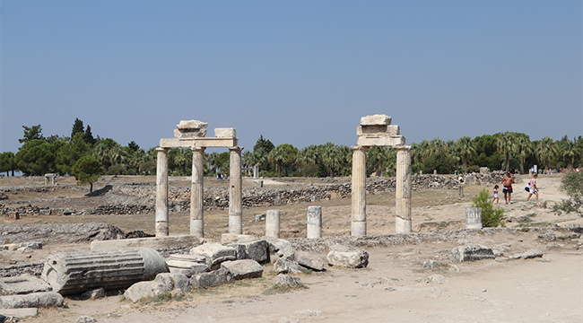Pamukkale'yi 8 ayda 1 milyon 732 bin kişi ziyaret etti
