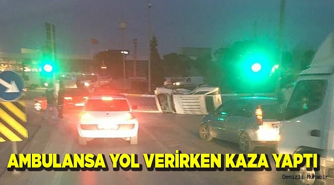 Ambulansa yol verirken kaza yaptı