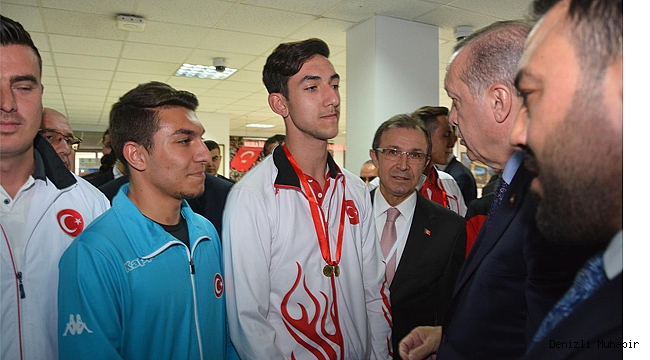 CUMHURBAŞKANINDAN ŞAMPİYON SPORCULARA ÖDÜL