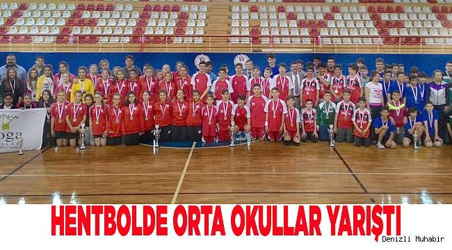 HENTBOLDE ORTA OKULLAR YARIŞTI