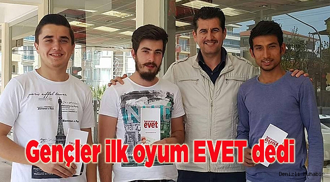 Gençler ilk oyum EVET dedi..
