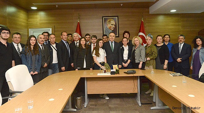 Vali Altıparmak, Kosovalı Öğrencileri Kabul Etti