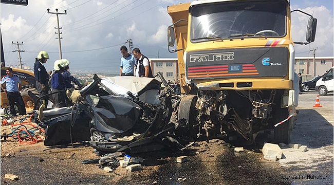 Başsavcının makam aracına kamyon çarptı: Başsavcı ve şoförü öldü